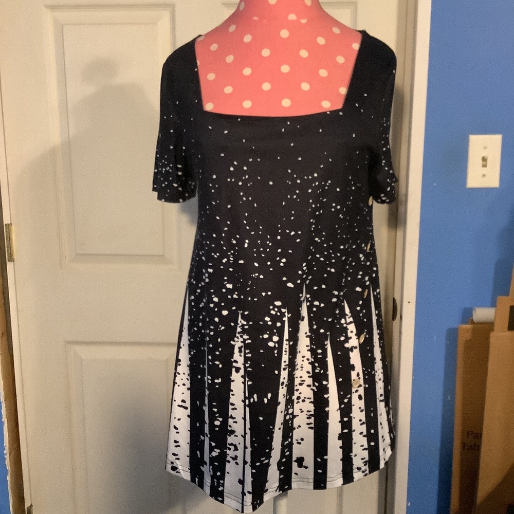 Women’s Black & White Print Short Sleeve Flared Tunic Size L